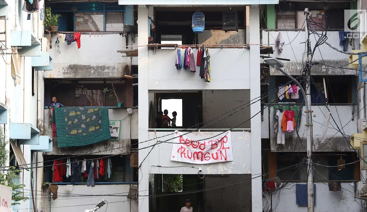 Suasana di Rumah Susun Karang Anyar, Sawah Besar, Jakarta, Selasa (14/8). Pemerintah Provinsi DKI Jakarta menaikkan tarif sejumlah rusunawa rata-rata 20 persen, termasuk Rusun Karang Anyar. (Liputan6.com/Immanuel Antonius)