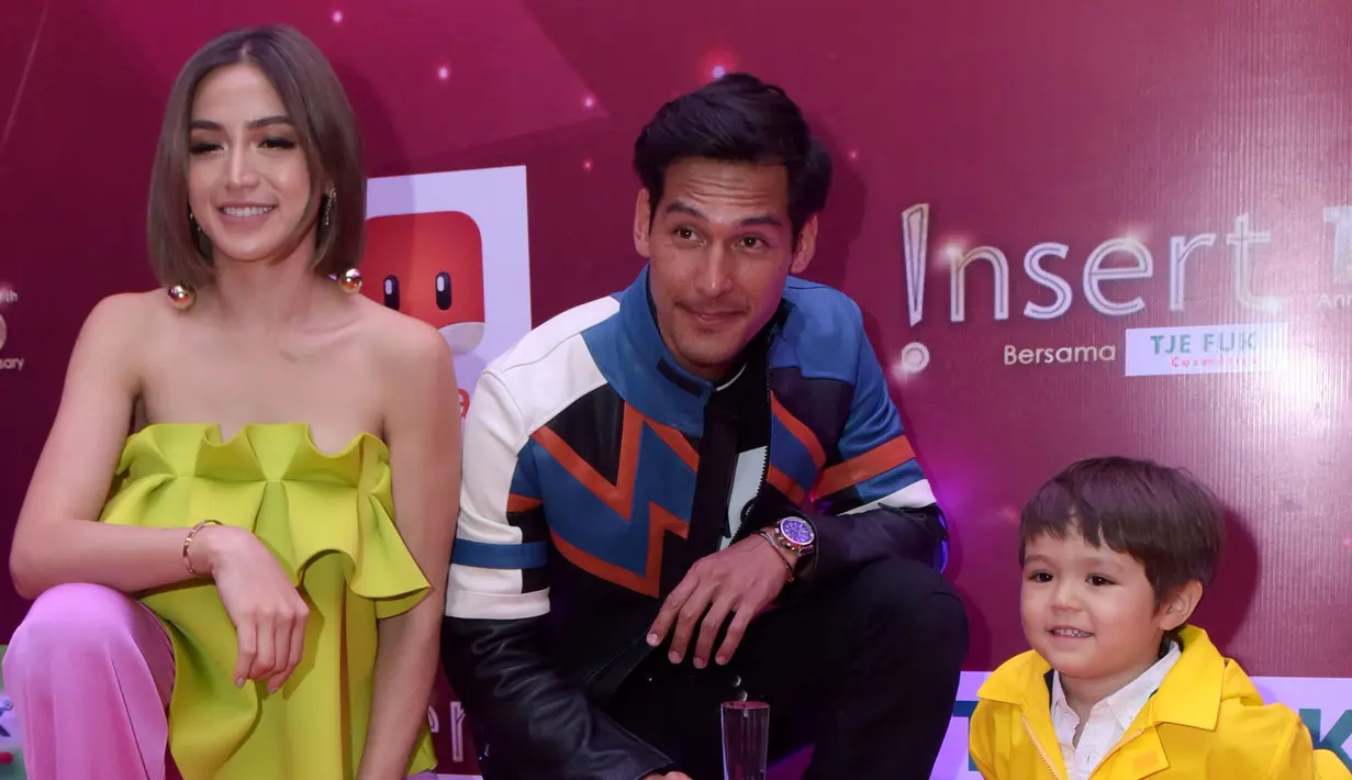 Kekompakan ketiganya juga terlihat saat menghadri acara Insert Award 2018. Pada acara tersebut Jedar dan El mendapatkan penghargaan Mom and Kids Fashionable, sedangkan Jedar dan Richard  mendapatkan penghargaan sebagai Couple Sweetheart (Kapanlagi/Budy Santoso)