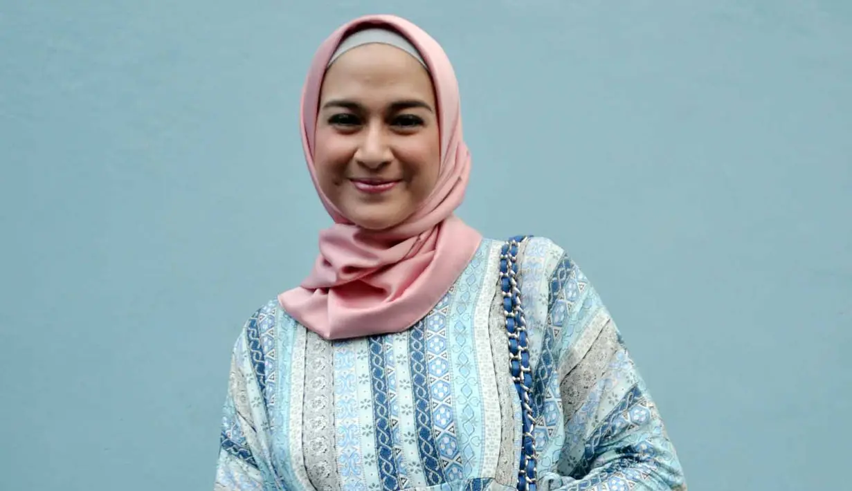 Permasalahan antara artis dengan sang manajer seringkali terjadi, dan kini menimpa Nina Zatulini dengan manajernya. Sempat melalui jalur kekeluargaan dan tak ada tanggapan, Nina pun mencurahkannya di media sosial. (Nurwahyunan/Bintang.com)