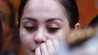 Jadi Tahanan, Jennifer Dunn Sakit