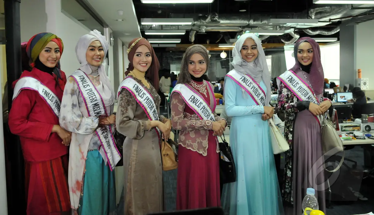 Pesona kecantikan 15 finalis terpancar di wajah wanita-wanita cantik tersebut saat menyambangi kantor redaksi Liputan6.com, SCTV Tower, Senayan, Jakarta, Kamis (7/5/2015). (Liputan6.com/Panji Diksana)