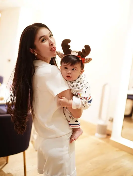 (Instagram/sandradewi88)