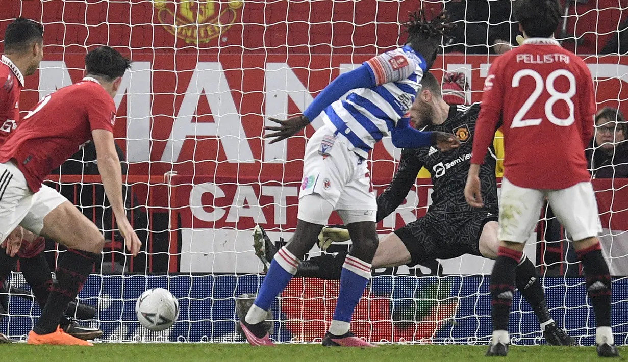Reading hanya mampu membalas satu gol lewat tandukan kepala pemain pengganti, Amadou Mbengue memanfaatkan umpan sepak pojok pada menit ke-72. (AFP/Oli Scarff)