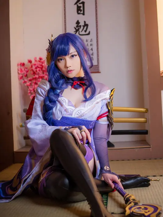 Penampilannya menjadi model cosplay bisa dibilang sangat total. Dari makeup hingga busana, ia kerap membuat fans pecinta anime/manga terkagum-kagum.(Instagram @angela.yuw)