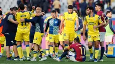 Barcelona harus mengakui keunggulan Las Palmas dengan skor 1-2 dalam laga jornada 15 La Liga 2024/2025 yang digelar di Estadi Olimpic Lluis Companys, Sabtu (30/11/2024) malam WIB. Dua gol kemenangan Las Palmas di kandang Barca masing-masing dicetak oleh Sandro Ramirez dan Fabio Silva. (AP Photo/Joan Monfort)