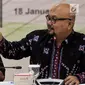 Komisioner KPU Ilham Saputra (kanan) didampingi Ketua KPU Arief Budiman berbicara dalam sosialisasi aplikasi Sistem Informasi Penghitungan Suara (Situng) di Gedung KPU, Jakarta, Jumat (18/1). (Liputan6.com/JohanTallo)