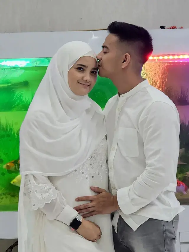 Hamil Anak Pertama, Ini 6 Momen Syukuran 4 Bulanan Istri Ridho D'Academy