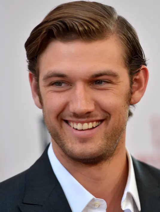 Sosok aktor tampan seperti Alex Pettyfer tentu saja menjadi idola kaum wanita didunia. (AFP/Bintang.com)