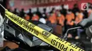 Barang bukti kasus pembunuhan pengusaha pelayaran Sugianto (51) dihadirkan dalam konferensi pers di Mapolda Metro Jaya, Jakarta, Senin (24/8/2020). Polisi menyita barang bukti senjata api, senjata tajam, uang tunai, tiga unit mobil, dan satu unit sepeda motor. (merdeka.com/Iqbal S. Nugroho)