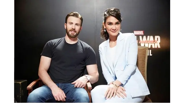 Sukses Bikin Iri, Ini 7 Potret Akrab Luna Maya Bareng Selebriti Dunia