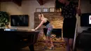 Pekerja seks komersil, Destini Starr dan Paris Envy bermain biliar di rumah bordil Love Ranch di Crystal, Nevada (1/6). Terdapat dua dari tujuh wilayah Nevada di mana telah berdirinya rumah bordil yang beroperasi secara legal. (AP Photo/John Locher)