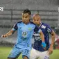 Persib Bandung bermain imbang 1-1 melawan Persela Lamongan pada pekan ke-27 BRI Liga 1 2021/2022 di Stadion Kapten I Wayan Dipta, Gianyar, Bali, Jumat (5/2) malam WIB. (foto: Instagram @liga1match)