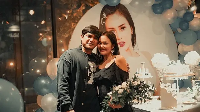 Gugat Cerai, Ini 6 Potret Kenangan YouTuber Maell Lee dan Intan Ratna Juwita