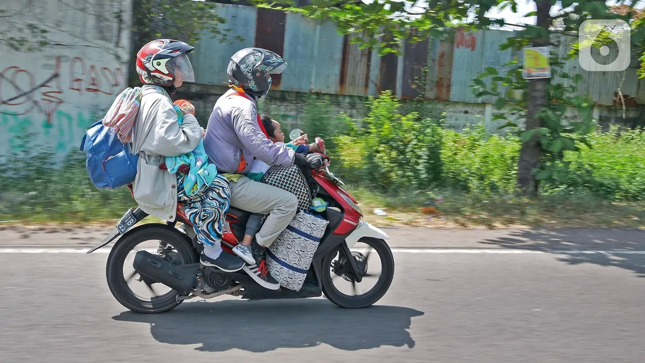 Pemudik Motor di Jalur Pantura: