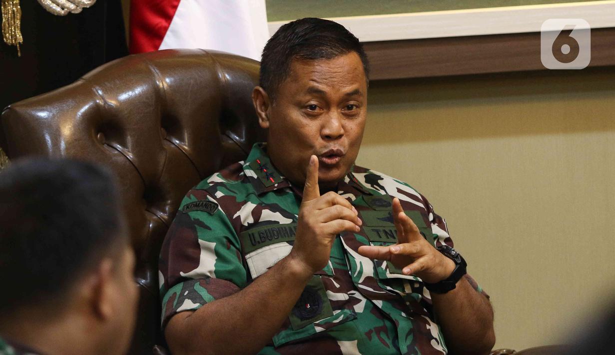 Panglima Kodam (Pangdam) Jaya Mayor Jenderal Untung Budiharto saat silaturahmi dengan SCM/Emtek Group Audiensi di  Markas Kodam Jaya, Jakarta, Senin (5/12/2022). PT Elang Mahkota Teknologi Tbk/ Surya Citra Media (SCM) bersilaturahmi dengan Pangdam Jaya dan staf, untuk memelihara dan kembali membangun kerjasama antara Emtek dan Komando Daerah Militer Jayakarta ( Kodam Jaya). (Liputan6.com/Herman Zakharia)