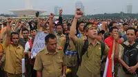 Para guru honorer se-Jabodetabek berkumpul di Monas dan melakukan unjuk rasa pada Rabu, 26 Februari 2014 (Liputan6.com/Herman Zakharia).