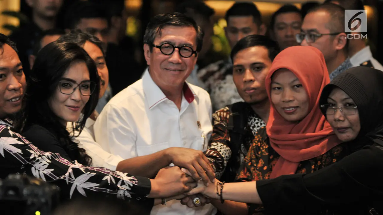 Ekspresi Baiq Nuril Usai Bertemu Menkumham Yasonna Laoly