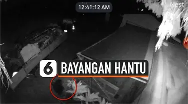 Peristiwa menyeramkan terekam kamera CCTV. Menunjukkan seorang wanita diikuti bayangan yang diduga hantu ketika sedang menyirami tanaman di halaman rumahnya.