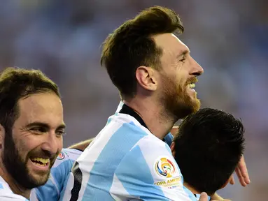 Lionel Messi mencetak satu gol dan dua assist saat Argentina menang 4-1 atas Venezuela dalam laga perempat final Copa America Centenario 2016 di Stadion Gillette, Massachusetts, AS, (19/6/2016). (AFP/Alfredo Estrella)