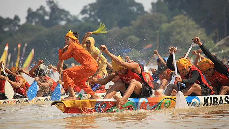 Menikmati Kemeriahan Festival Pacu Jalur di Provinsi Riau