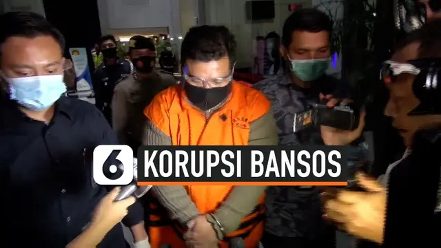 VIDEO: Korupsi Bansos, Penyuap Pejabat Kemensos Keluar dari Ruang Penyidik