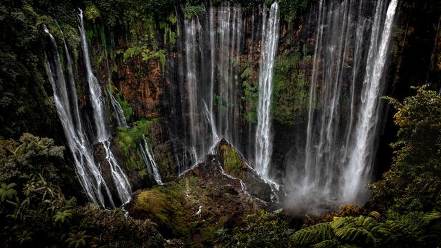 Ilustrasi tempat wisata Air Terjun Sewu