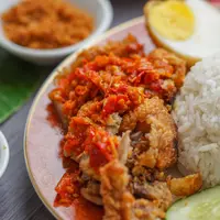 nasi uduk (sumber: Unsplash)