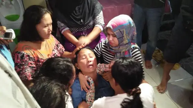 Dengar Anaknya Bebas, Ibu Korban Sandera Abu Sayyaf Pingsan