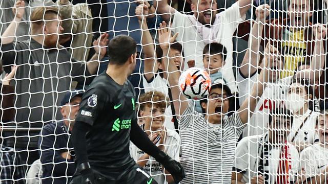 Foto: Selebrasi Emosional Pemain dan Suporter Tottenham Hotspur Setelah Joel Matip Cetak Gol Bunuh Diri