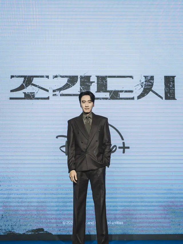 Lee Kwang Soo dalam Konferensi Pers The Manipulated. (dok. Disney Plus Hotstar)