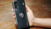 Tampilan bagian belakang Oppo Reno5 Marvel Avengers Edition. (Foto: Oppo Indonesia)