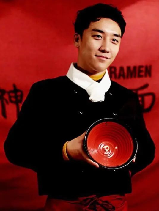 "Kalian menyebutku panda gemuk, jadi aku akan berhenti makan," lanjutnya. Seungri sebenarnya sudah sudah melupakan masalah tersebut, namun hal itu membuat VIP merasa jengkel. (Foto: instagram.com/seungriseyo)