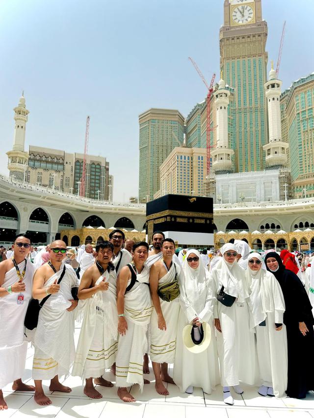 Jalani Ibadah Haji, Ini 7 Potret Raffi Ahmad dan Nagita Slavina di Depan Kabah