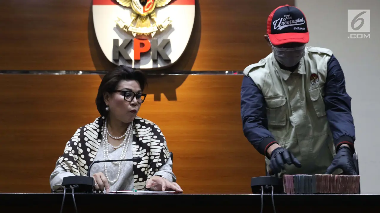 KPK Tunjukkan Barang Bukti OTT Bupati Kudus