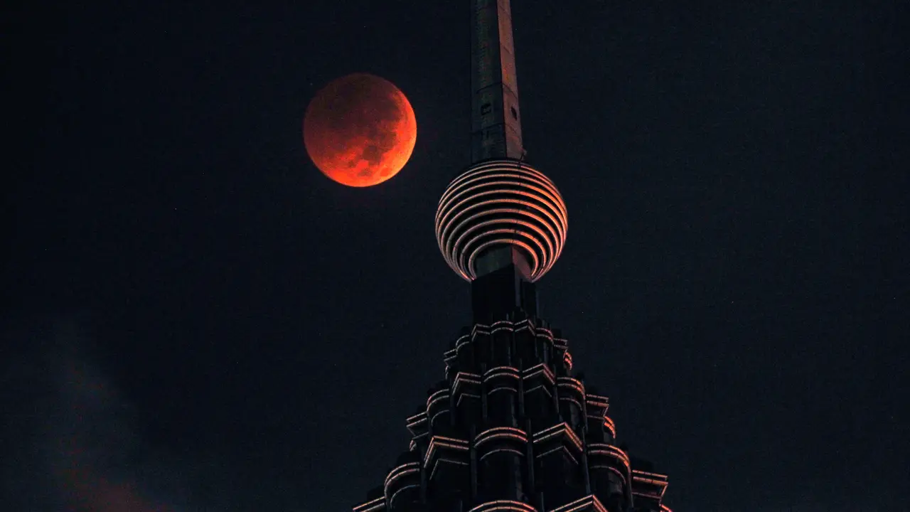 Gerhana Bulan Total di Berbagai Negara