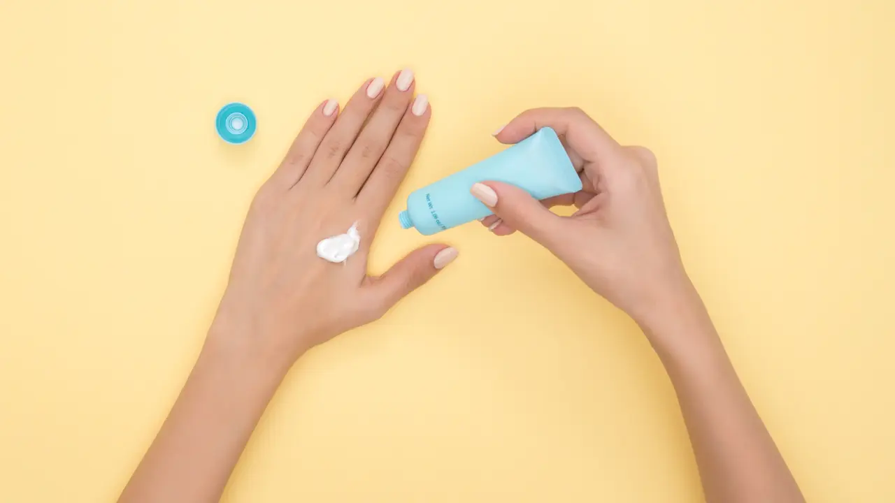 Aplikasikan sunscreen atau moisturizer terlebih dahulu?
