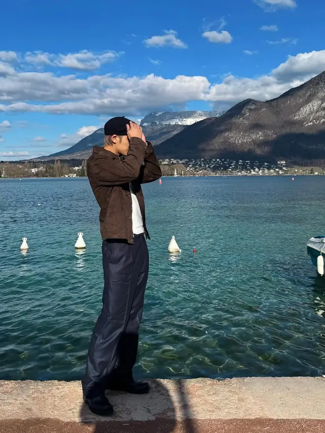 Gaya Boyfriend Material Mingyu di Pinggir Danau, Bakal Hadiri Dior Women's Autumn-Winter 2025 Show Paris Fashion Week