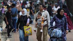 Libur panjang Maulid Nabi 1447 Hijriah dimanfaatkan masyarakat Jakarta dan sekitarnya untuk berwisata di Taman Margasatwa Ragunan, Jumat (5/9/2025). (Kapanlagi.com/Budy Santoso)