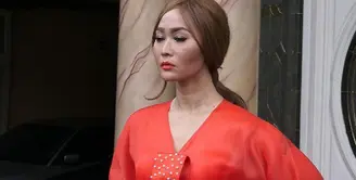 Inul Daratista menilai pedangdut muda kini masih belum mempunyai charisma tersendiri.