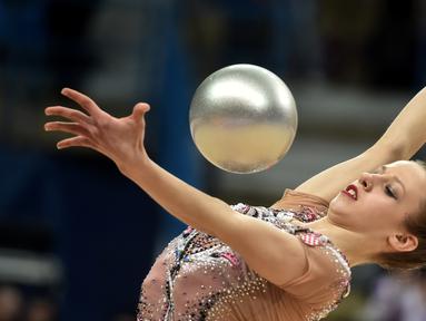 Pesenam Kroasia, Laura Bozic, beraksi dalam kualifikasi Grand Prix Moskow 2016 di Moskow, Rusia, (19/2/2016). (AFP/Kirill Kudryavtsev)