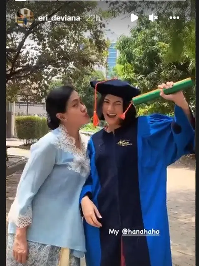 Hana Saraswati mengikuti wisuda daring (Foto: Instagram/@eri_deviana)