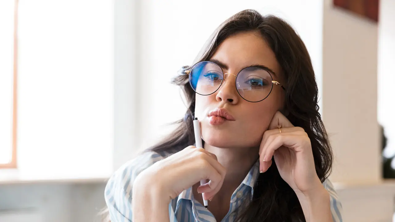 Mengapa Perempuan Kuat Sulit Jatuh Cinta? Ternyata Ini Alasannya