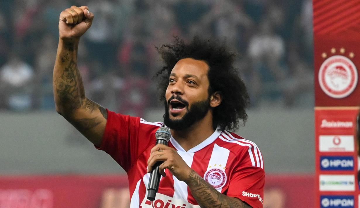 Mantan kapten Real Madrid, Marcelo telah menandatangani kontrak selama satu tahun dengan klub Liga Super Yunani, Olympiacos. Tidak ada klausul pelepasan untuk pemain berposisi sebagai bek kiri ini. Pemain berusia 34 tahun itu didatangkan dengan status bebas transfer. (AFP/Angelos Tzortzinis)