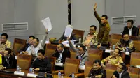 Rapat Paripurna Pengesahan RUU Pilkada dihujani interupsi para anggota DPR, Jakarta, (25/9/14). (Liputan6.com/Andrian M Tunay)