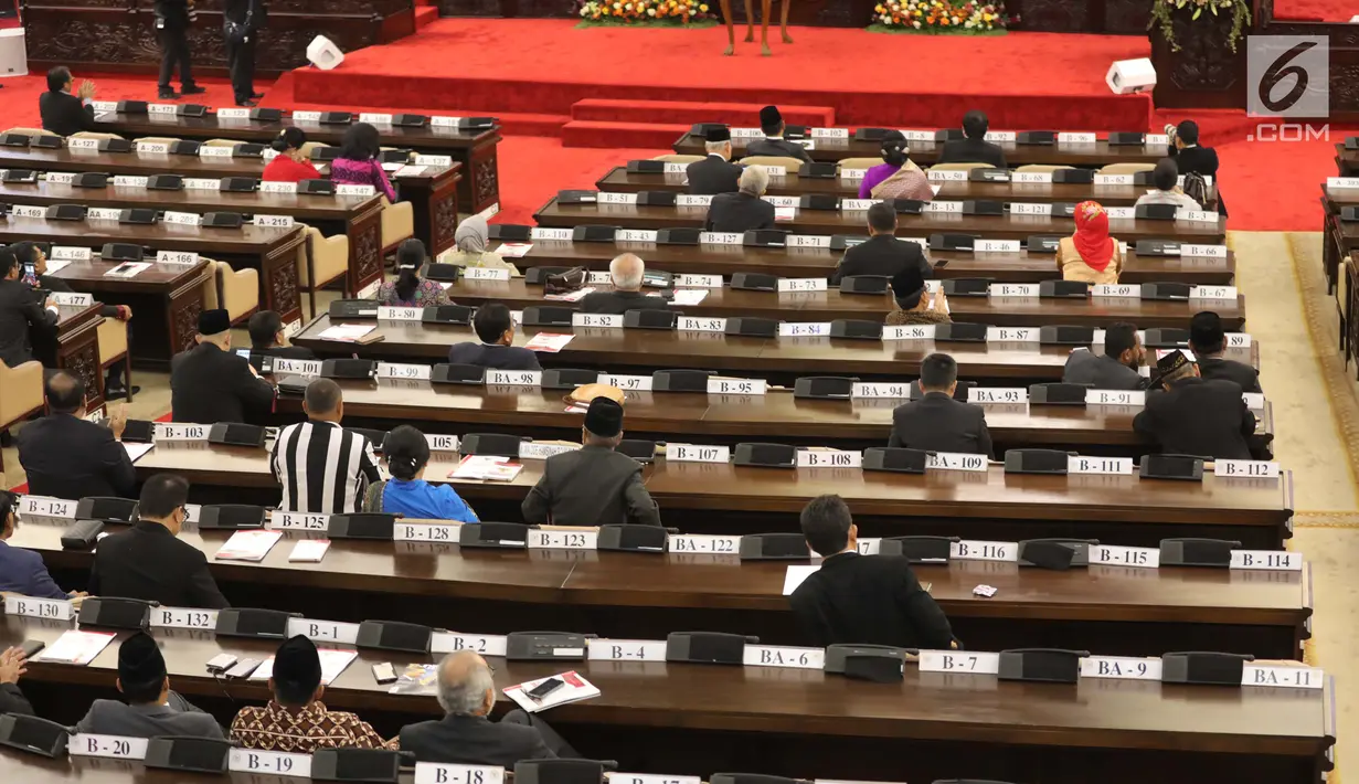 Anggota Parlemen mengikuti Sidang Paripurna MPR Akhir Masa Jabatan Periode 2014-2019 di Gedung Nusantara, Kompleks MPR DPR RI Senayan, Jakarta, Jumat (29/7/2019). Sidang paripurna MPR ini dipimpin Ketua MPR Zulkifli Hasan didampingi para wakil ketua. (Liputan6.com/HO/Sopi)