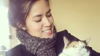 Raisa menyukai kucing (via instagram.com/raisa6690/)