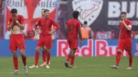 Bayern Munchen harus puas bermain imbang 3-3 kontra RB Leipzig pada pertandingan pekan ke-32 Bundesliga musim ini di&nbsp;Red Bull Arena, Sabtu (3/5/2025) malam WIB.&nbsp;Hasil imbang itu membuat pesta juara Die Bayern harus tertunda. (AFP/RONNY HARTMANN).&nbsp;