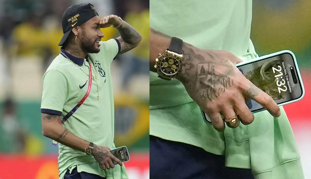 Detail menarik terlihat dari foto Neymar yang tengah menggenggam HP saat laga terakhir Grup G Piala Dunia 2022 antara Brasil melawan Kamerun di Lusail Stadium, Sabtu (03/12/2022) dini hari WIB. (AP/Natacha Pisarenko)