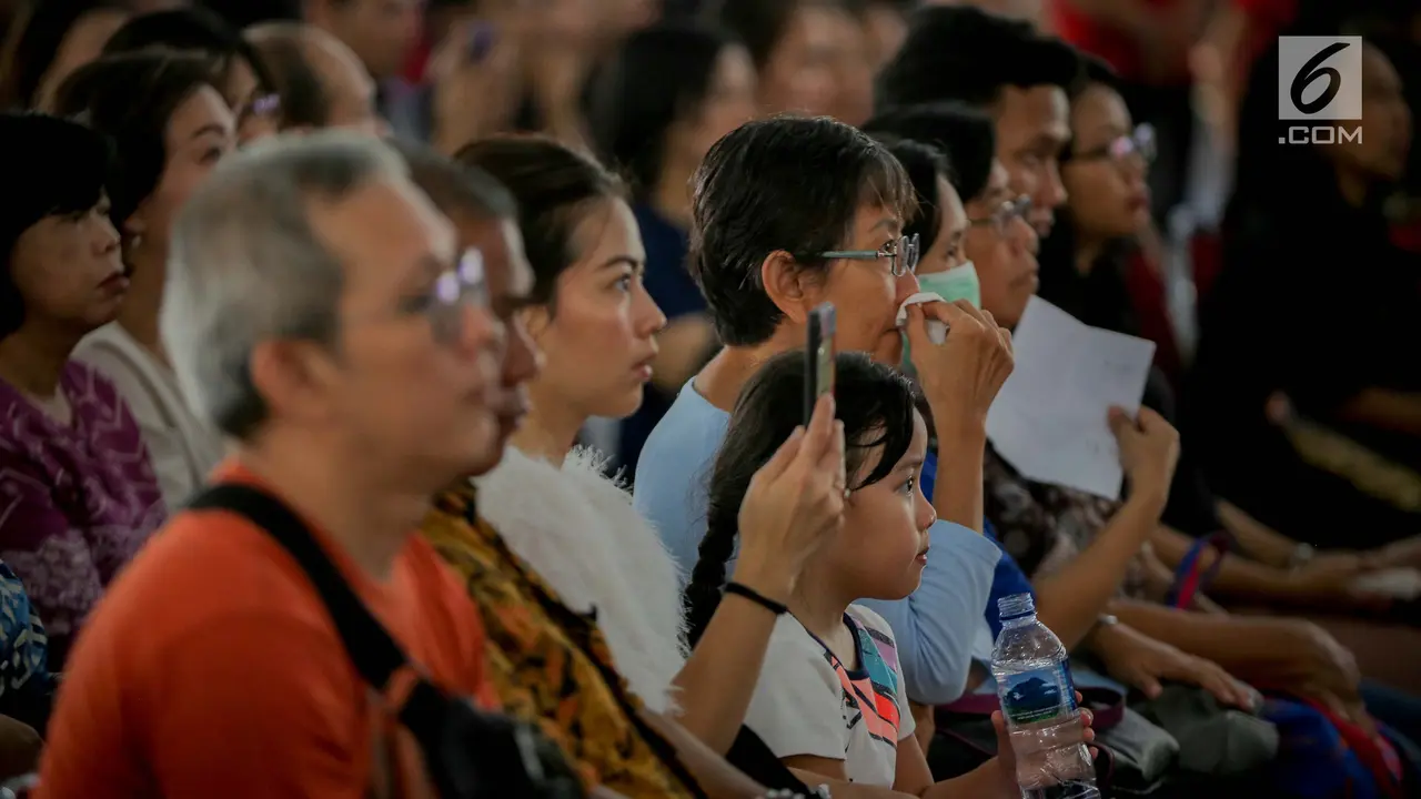 Melihat Prosesi Jalan Salib di Jumat Agung Gereja Katedral