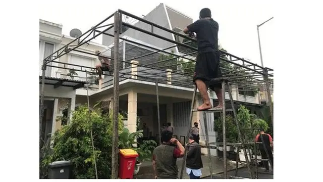 7 Potret Suasana Rumah Duka Vanessa Angel dan Bibi Andriansyah, Dijaga Sejumlah Aparat